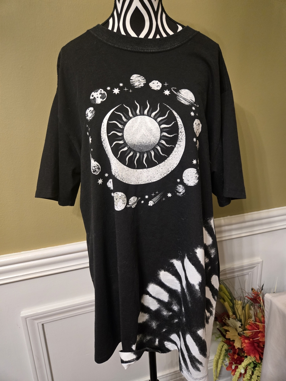 Mighty Fine Woman's Short Sleeve Moon Graphic Tee XL